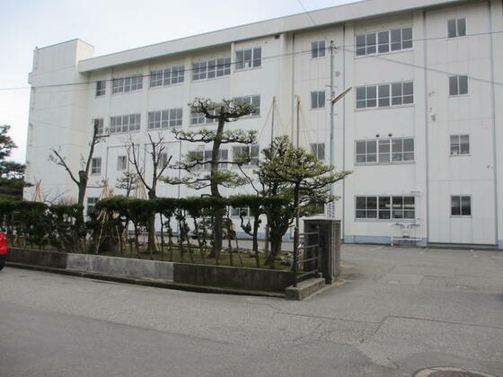 中学校　堀川中学校（中学校）まで2000m