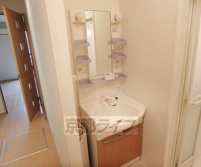 洗面設備　シャワー付きの洗面台