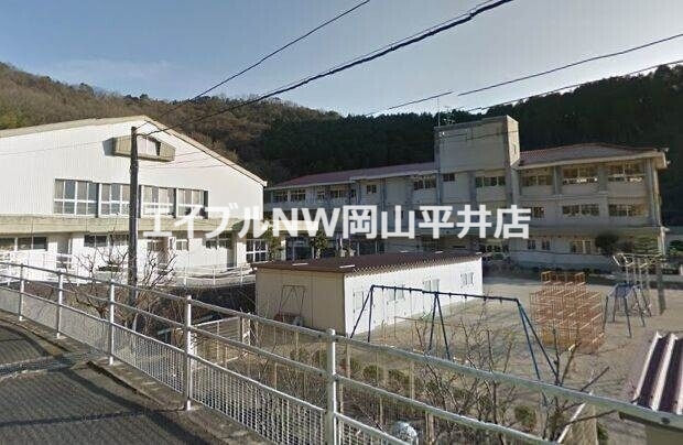 小学校　備前市立西鶴山小学校（小学校）まで338m