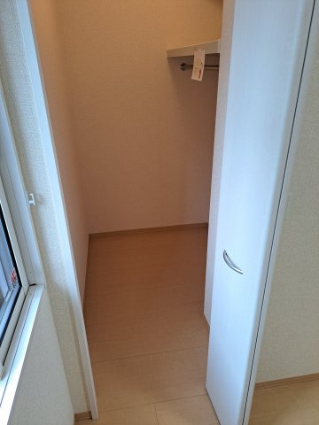 収納　お洋服もたくさんしまえます