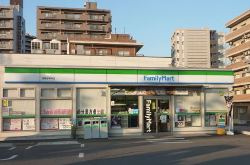 コンビニ　ファミリーマート 我孫子本町店（コンビニ）まで90m