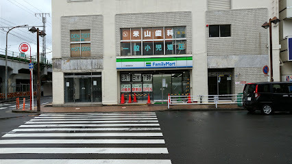 コンビニ　ファミリーマート ＪＲ鶴見駅南店（コンビニ）まで1373m
