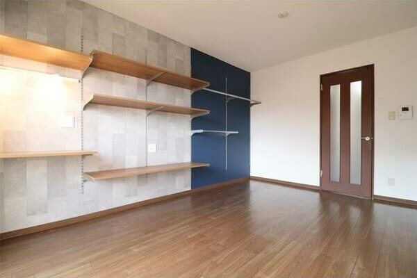 居室・リビング　建物内別部屋の写真です。