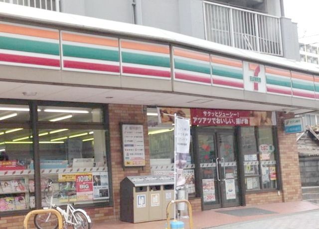 コンビニ　セブンイレブン博多築港店（コンビニ）まで241m