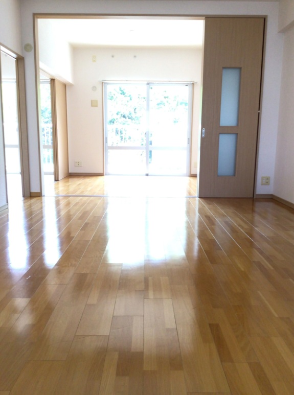 北大阪急行 千里中央駅 徒歩14分 9階建 築15年の居間写真