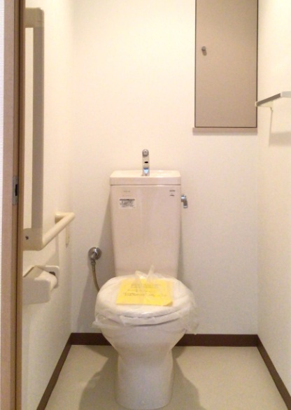 北大阪急行 千里中央駅 徒歩14分 9階建 築15年のトイレ写真