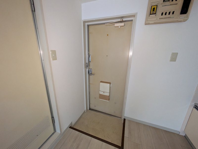マンションメナハウスの玄関写真