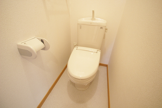 トイレ　※別室の参考写真の為、現況優先です。