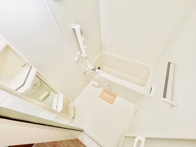 バス・シャワールーム　同一建物内３０２号室内装写真転載