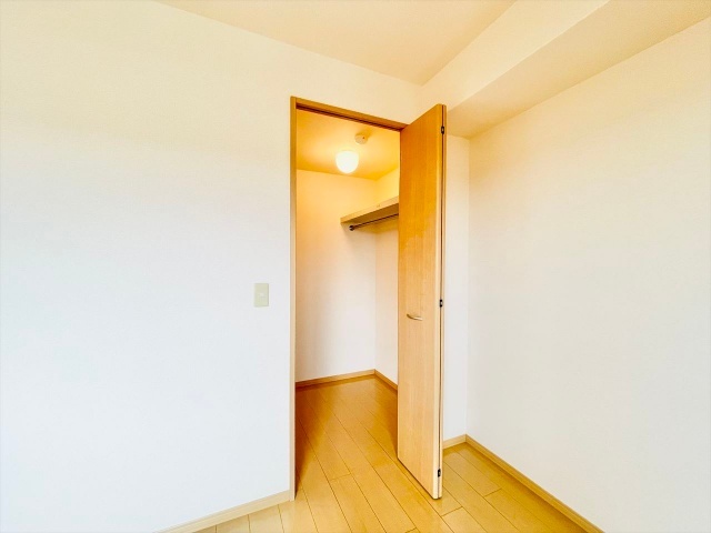 収納　同一建物内３０２号室内装写真転載