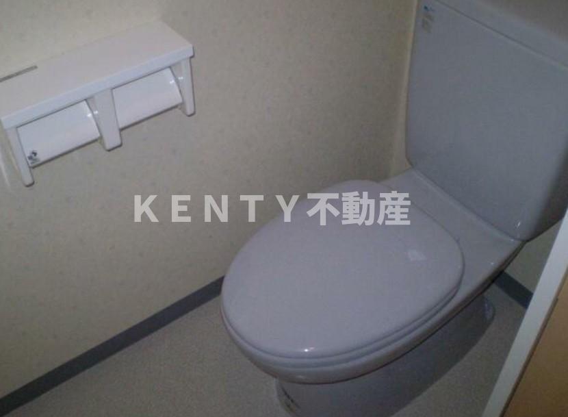 トイレ　落ち着いた色調のトイレです
