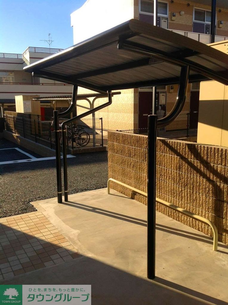 その他　屋根付き駐輪場です。