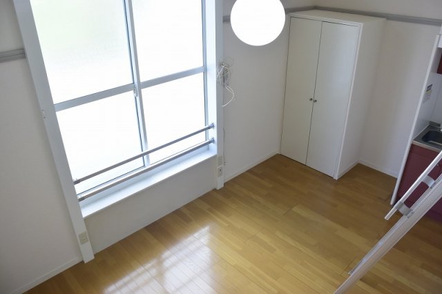 レオパレス上野西の居間写真