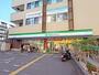 コンビニ　ファミリーマート 南浦和三丁目店（コンビニ）まで582m