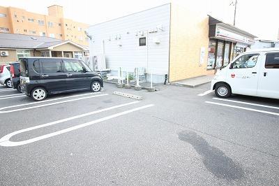 コンビニ　セブンイレブン新潟山二ツ店（コンビニ）まで884m