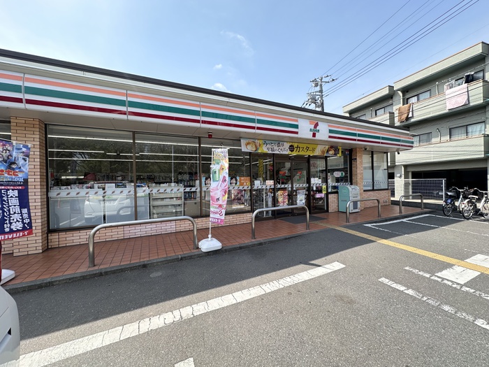 コンビニ　セブンイレブン（コンビニ）まで290m