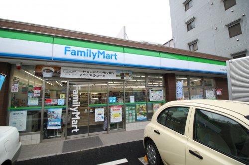 コンビニ　ファミリーマート 西小岩二丁目店（コンビニ）まで579m