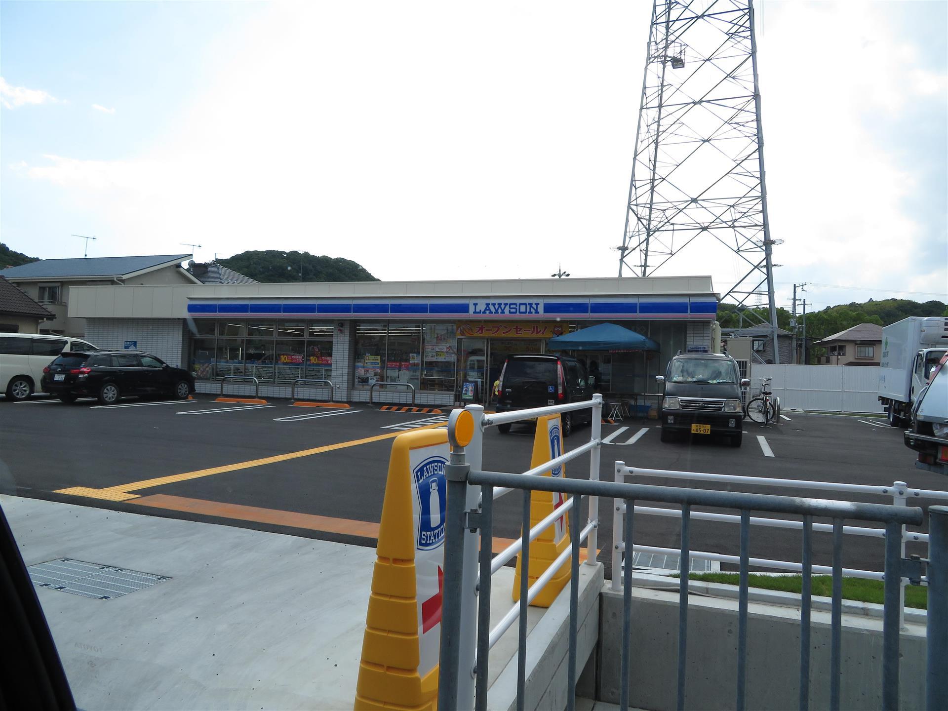 コンビニ　ローソン（コンビニ）まで750m