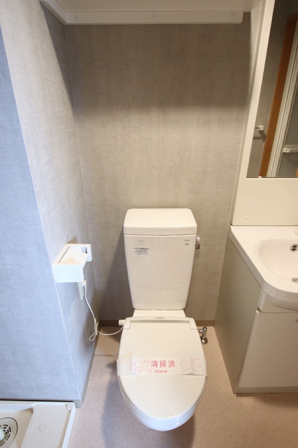 トイレ　上部に棚有り★
