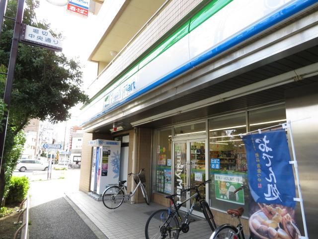 コンビニ　ファミリーマート（コンビニ）まで419m