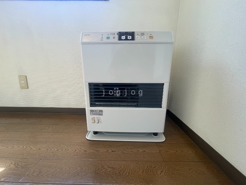 その他設備　冬はあったか石油ストーブです。