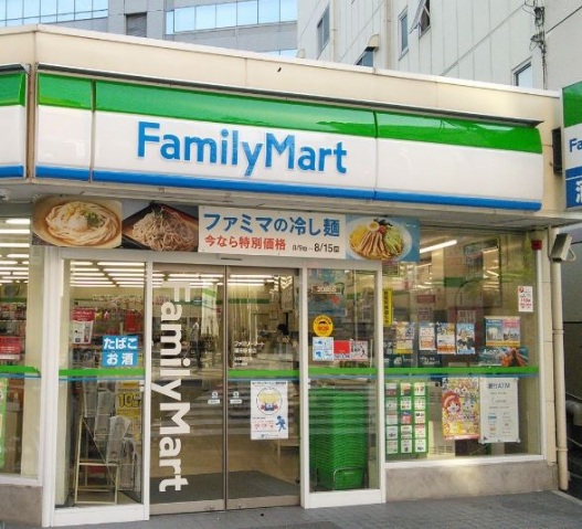 コンビニ　ファミリーマート大田梅屋敷駅前店（コンビニ）まで211m