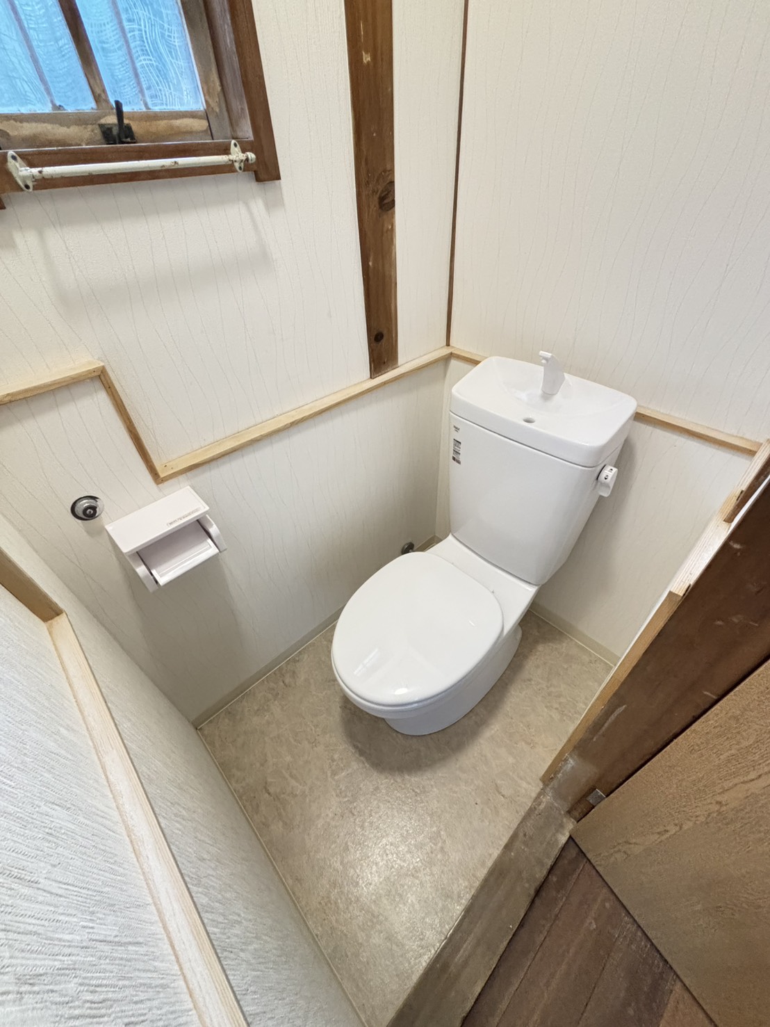 舞子坂3丁目戸建のトイレ写真