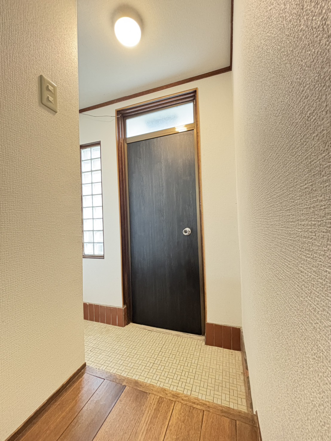 舞子坂3丁目戸建の玄関写真