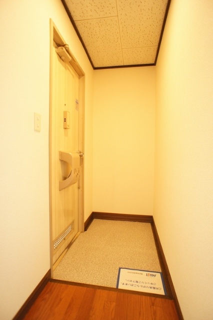 FILL IN II?の玄関写真