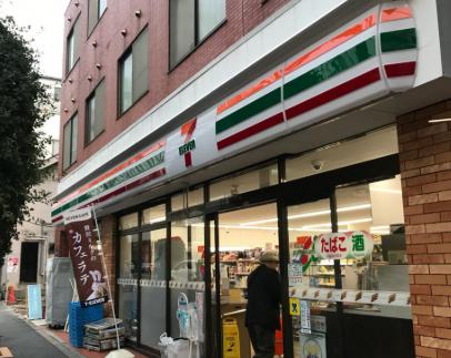コンビニ　セブンイレブン牛込北町店（コンビニ）まで68m