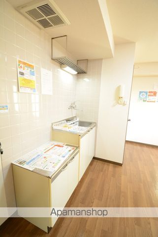 プレイズ中の島のキッチン写真