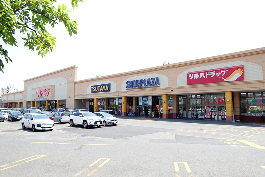 レンタルビデオ　TSUTAYA札幌菊水店（レンタルビデオ）まで339m