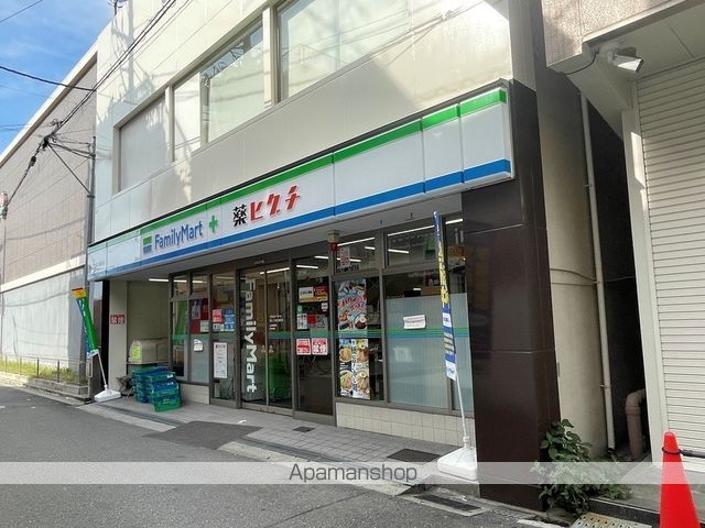コンビニ　ファミリーマート（コンビニ）まで862m