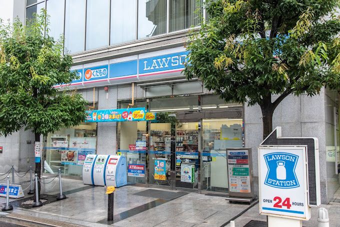 コンビニ　ローソン 白金高輪駅前店（コンビニ）まで360m
