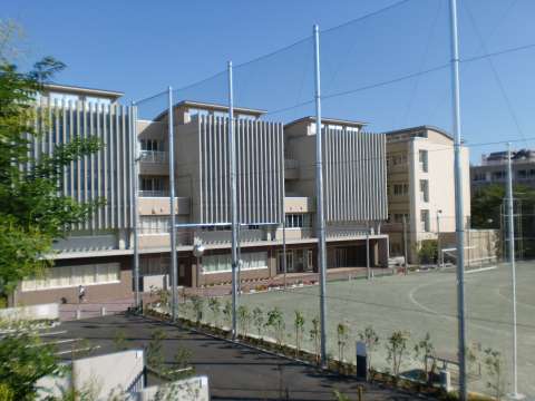 中学校　八王子市立第五中学校（中学校）まで719m