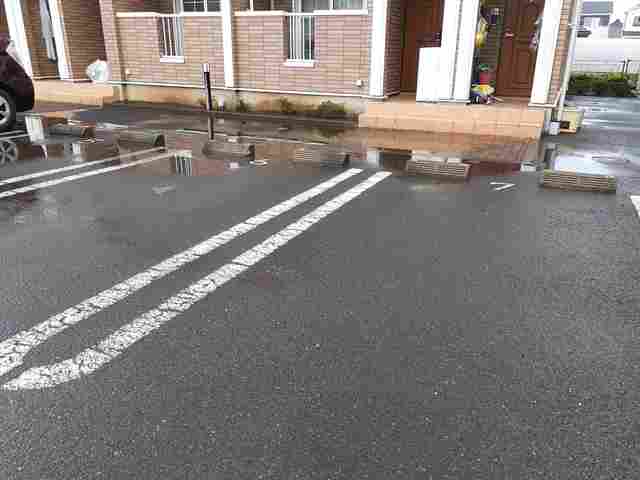駐車場　駐車場に車を止められます