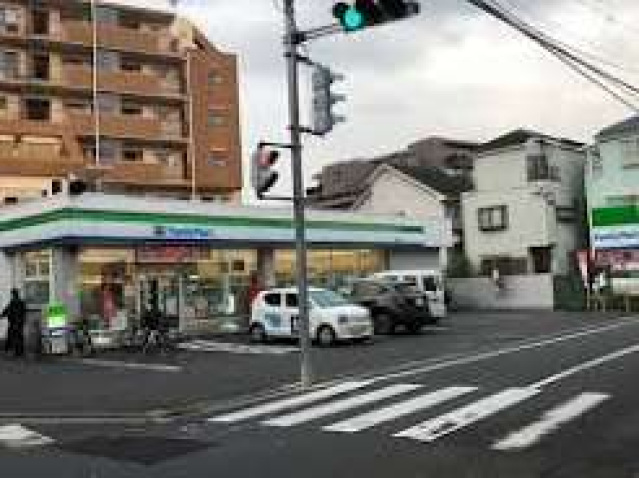 コンビニ　ファミリーマート川崎苅宿店（コンビニ）まで420m