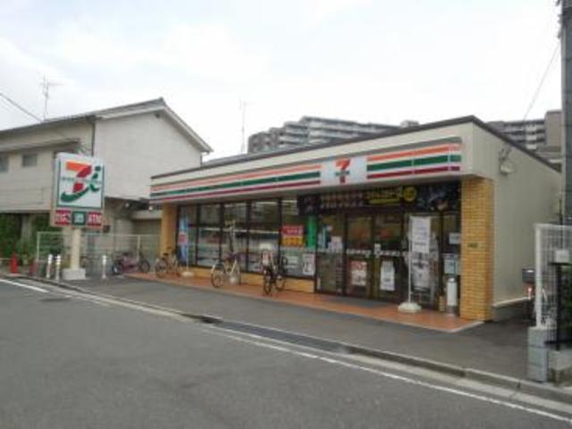 コンビニ　セブンイレブン足立中川1丁目店（コンビニ）まで423m