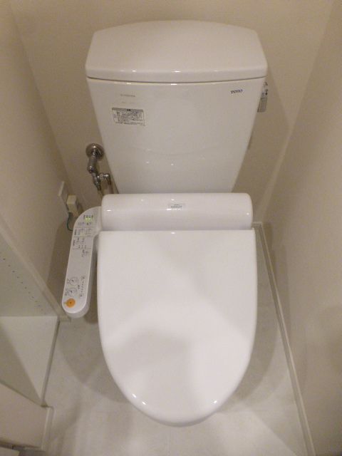 東京メトロ銀座線 赤坂見附駅 徒歩3分 13階建 築12年のトイレ写真