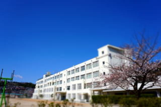 小学校　高槻市立北清水小学校（小学校）まで1095m