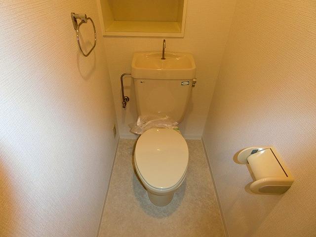 阪神本線 甲子園駅 徒歩13分 3階建 築31年のトイレ写真