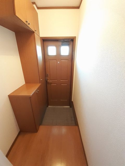 セピアIIの玄関写真