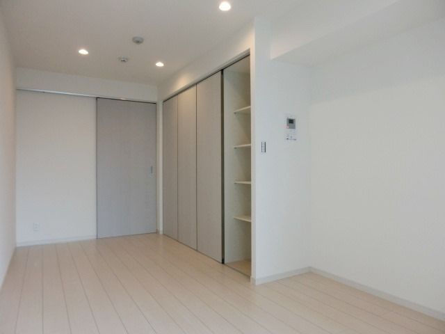 その他部屋・スペース　バルコニー側からの洋間です