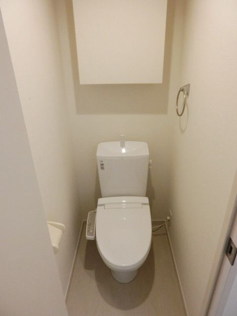 トイレ　温水洗浄便座付きのトイレ