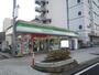 コンビニ　ファミリーマート津駅前店（コンビニ）まで1025m