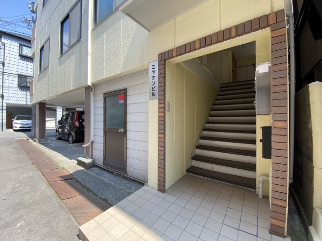 ミヤケンビルの外観写真