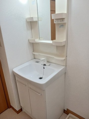 洗面設備　スペースが確保できる洗面所です