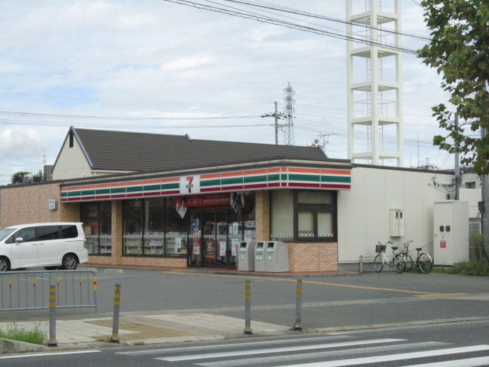 コンビニ　セブンイレブン上植野店（コンビニ）まで240m