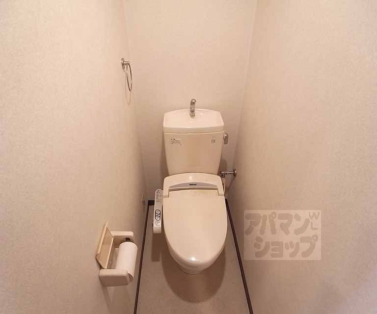 トイレ　「こちらの室内写真は同じ建物内の別のお部屋の参考写真と...