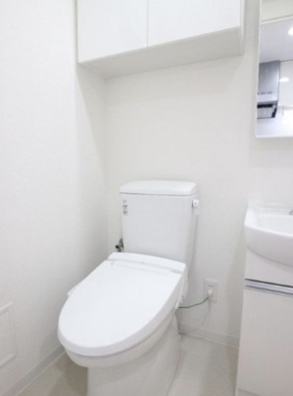 東京メトロ日比谷線 北千住駅 徒歩8分 14階建 築11年のトイレ写真